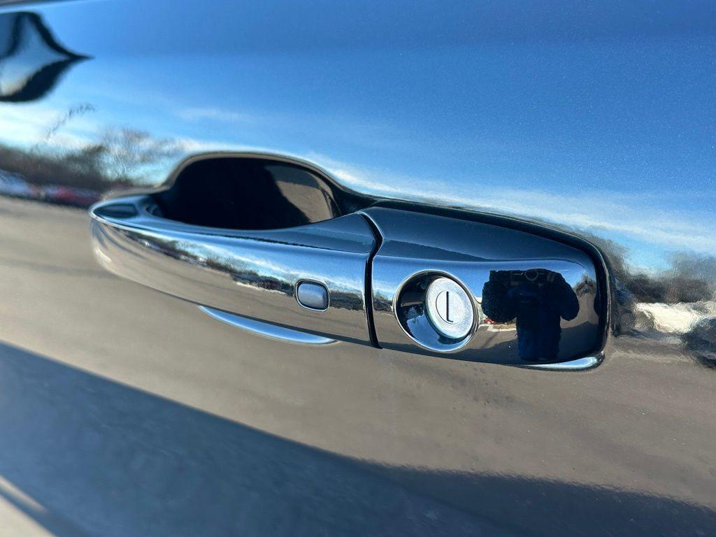 used 2018 Jeep Grand Cherokee car, priced at $32,328