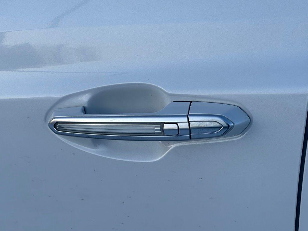 used 2021 Cadillac XT5 car, priced at $24,917