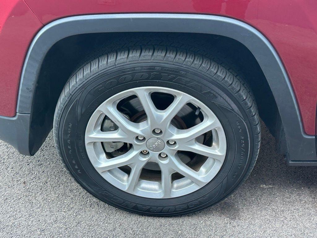 used 2016 Jeep Cherokee car, priced at $11,983