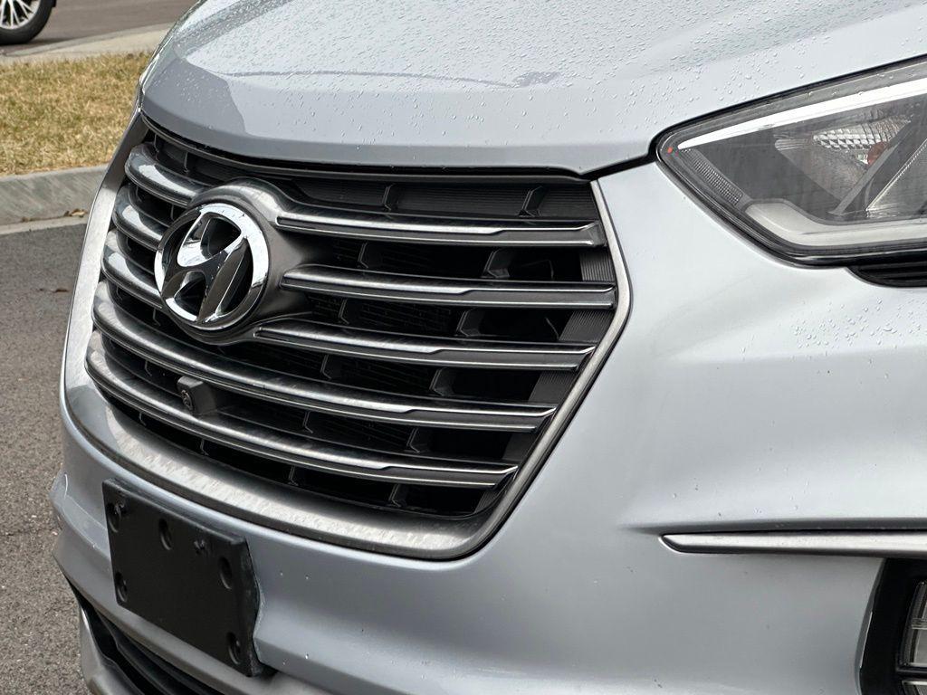 used 2018 Hyundai Santa Fe car, priced at $17,484