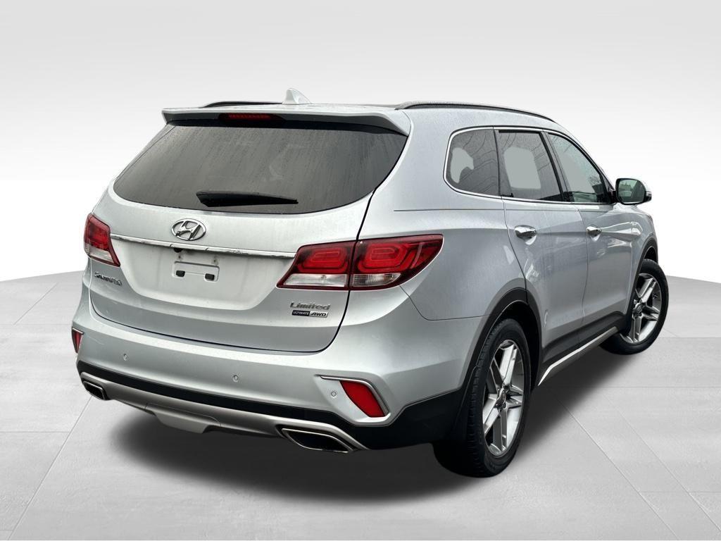 used 2018 Hyundai Santa Fe car, priced at $17,484