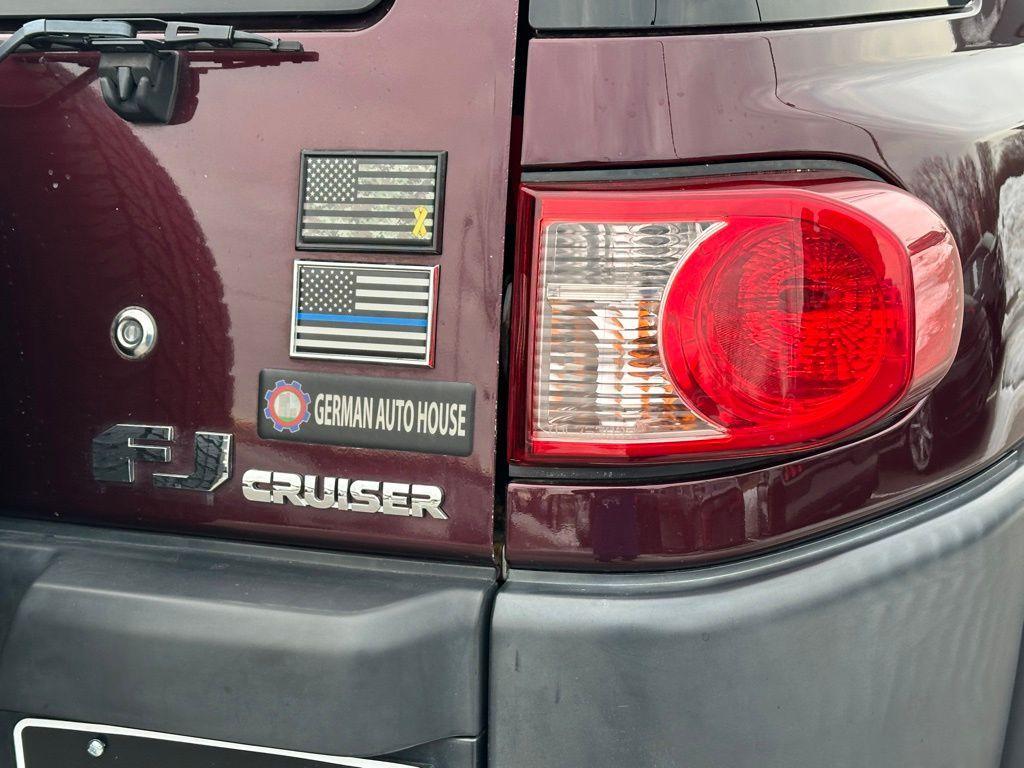 used 2007 Toyota FJ Cruiser car, priced at $8,933