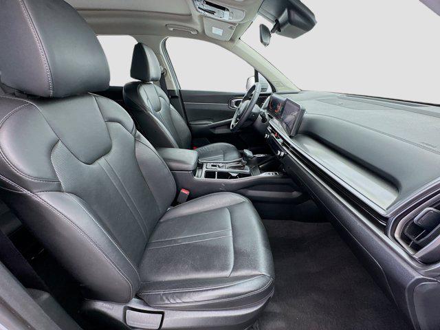 used 2025 Kia Sorento car, priced at $30,998