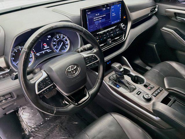 used 2022 Toyota Highlander car, priced at $33,888