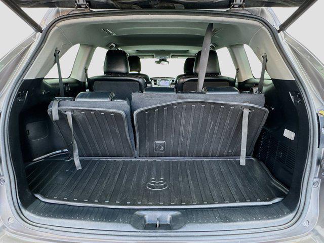 used 2018 Toyota Highlander car