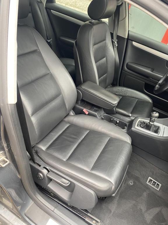 Audi A4 view 13