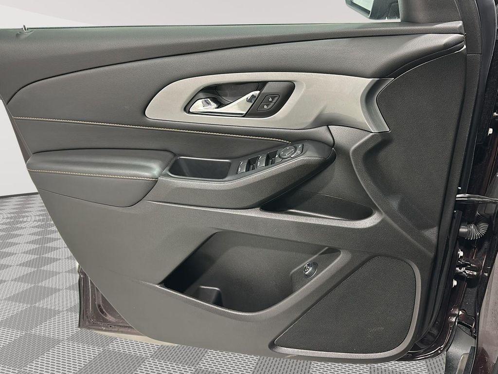 used 2021 Chevrolet Traverse car, priced at $25,503