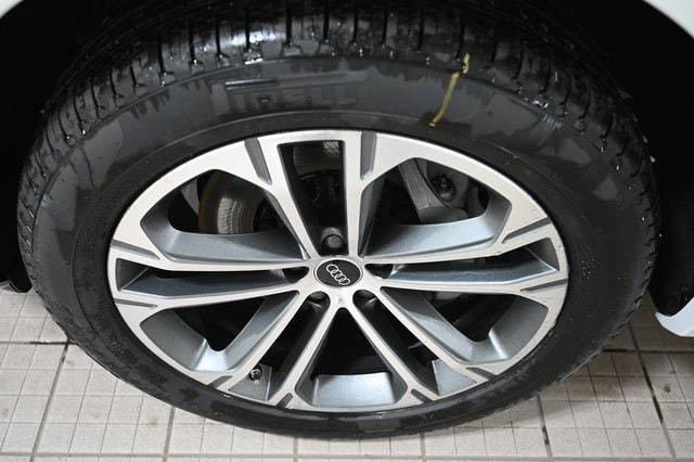 new 2026 Audi Q7 car, priced at $64,145