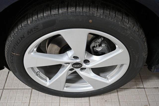 new 2025 Audi Q5 car, priced at $60,275