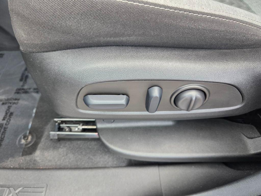 used 2023 Chevrolet Equinox car, priced at $20,988
