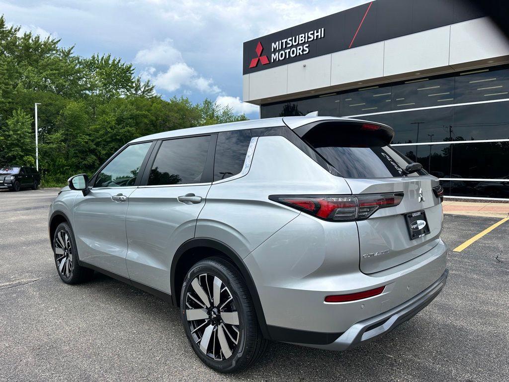 new 2025 Mitsubishi Outlander car, priced at $35,194