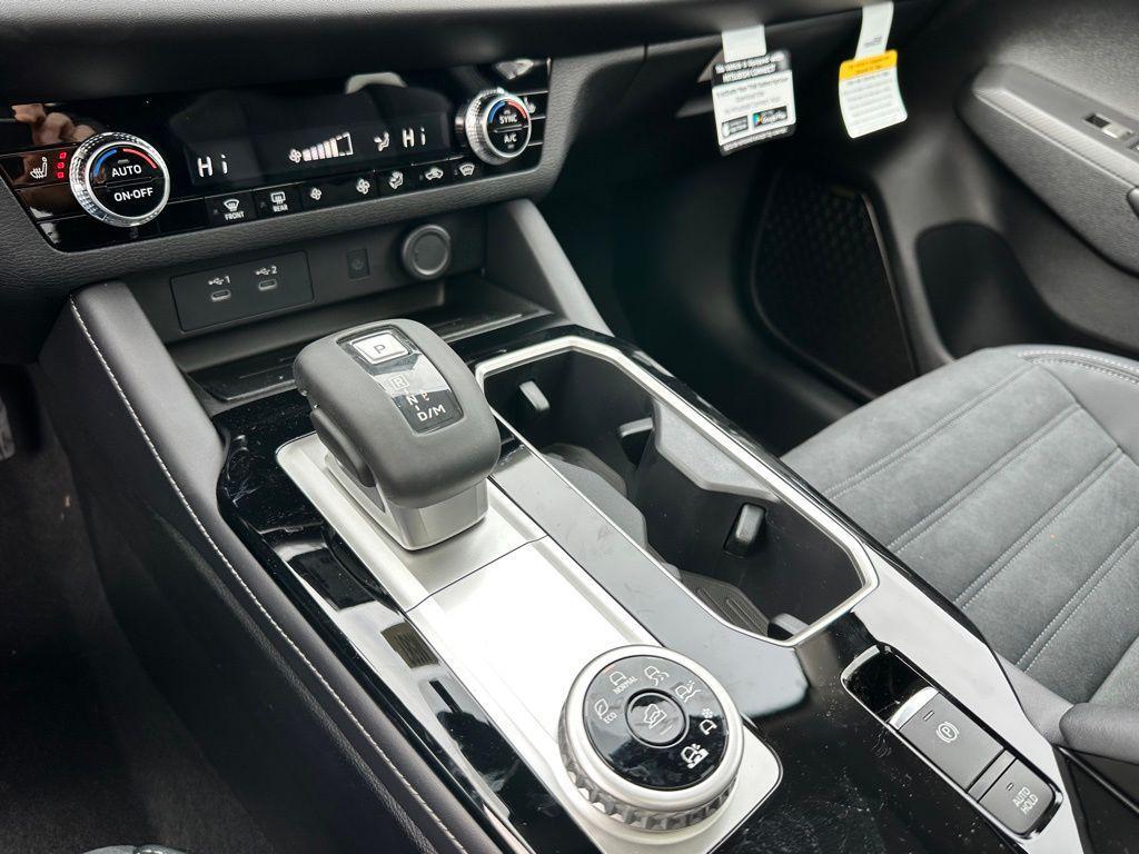 new 2025 Mitsubishi Outlander car, priced at $38,433