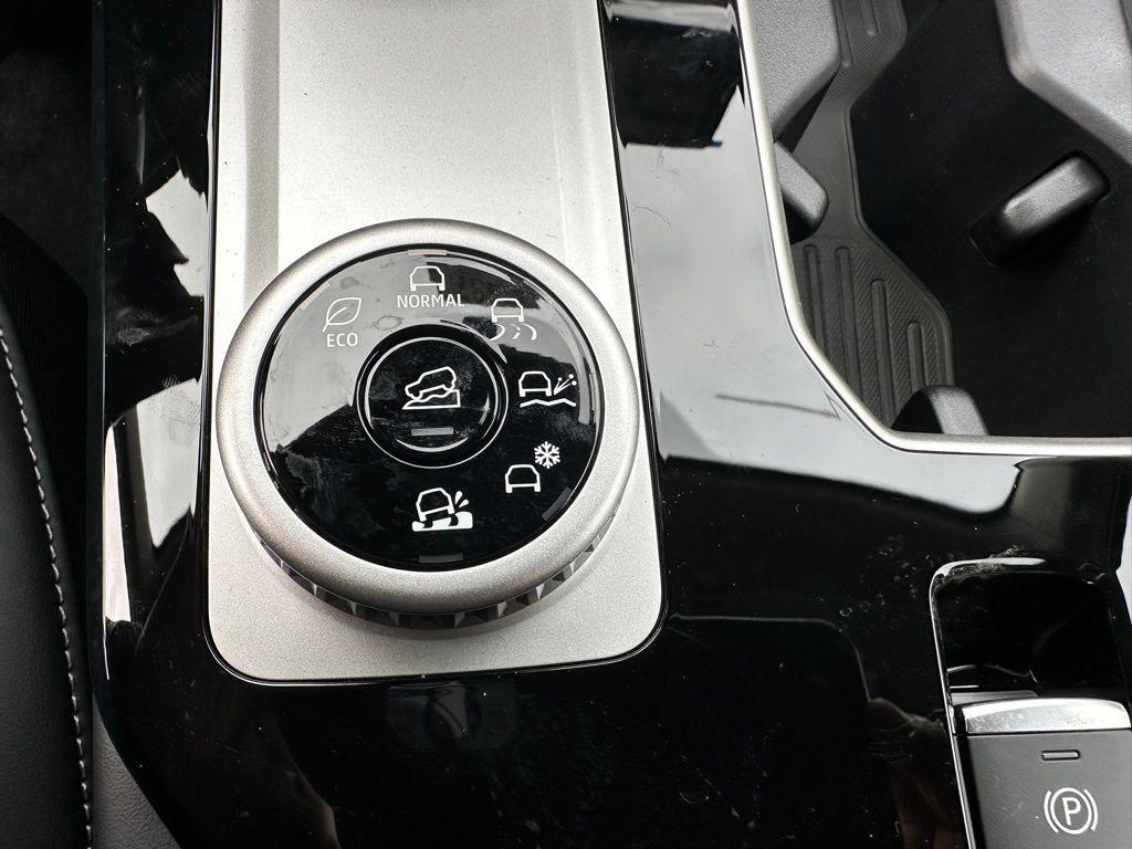 new 2025 Mitsubishi Outlander car, priced at $38,433