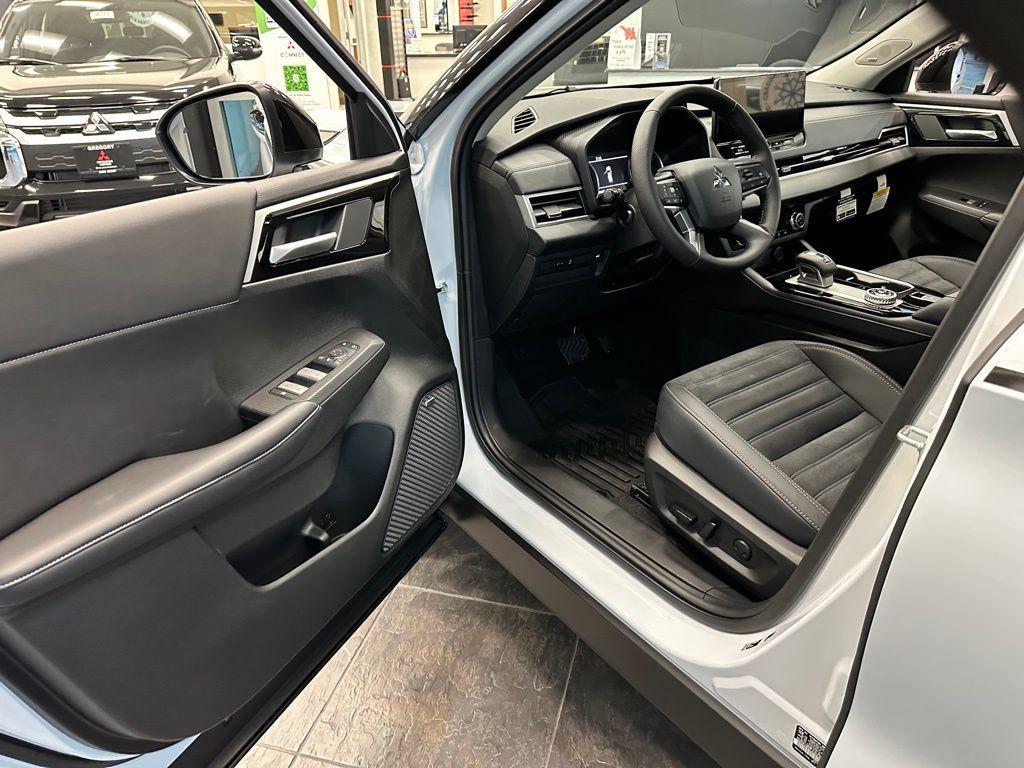 new 2026 Mitsubishi Outlander car, priced at $41,564