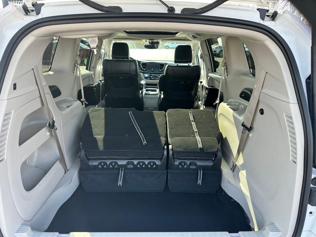 used 2024 Chrysler Pacifica car, priced at $32,457