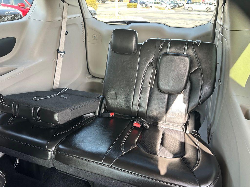 used 2024 Chrysler Pacifica car, priced at $32,457