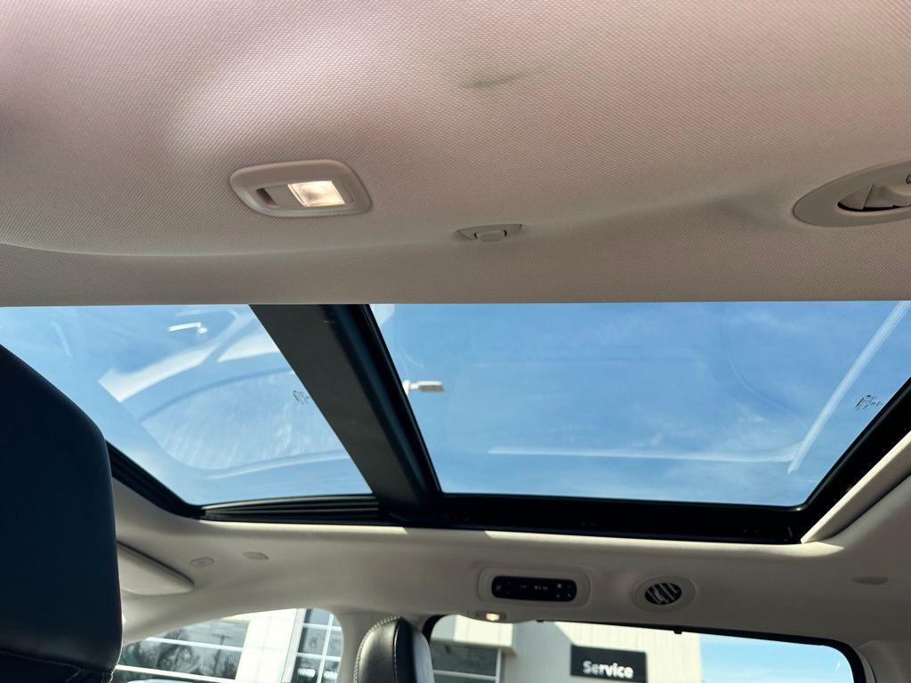 used 2024 Chrysler Pacifica car, priced at $32,457