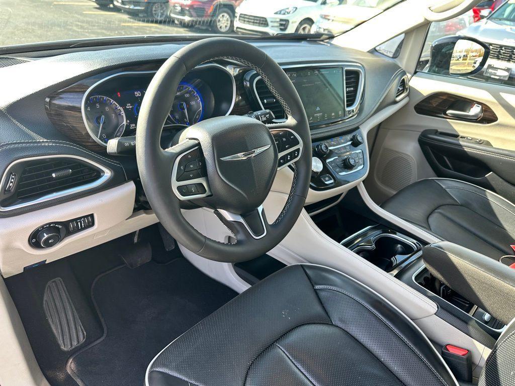 used 2024 Chrysler Pacifica car, priced at $32,457