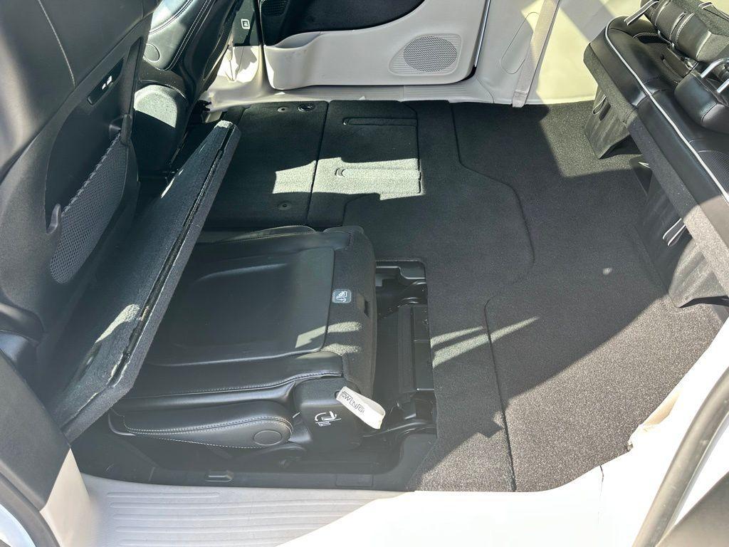 used 2024 Chrysler Pacifica car, priced at $32,457