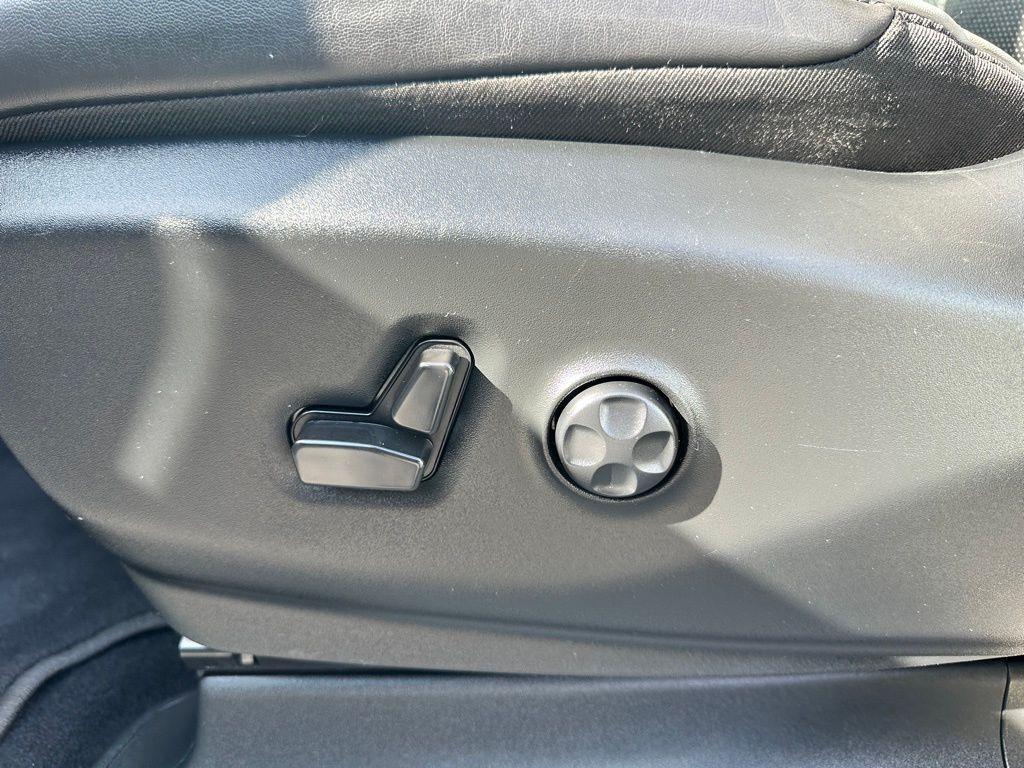 used 2024 Chrysler Pacifica car, priced at $32,457