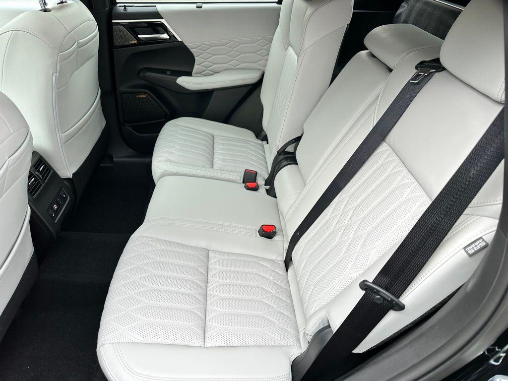 new 2025 Mitsubishi Outlander car, priced at $43,497