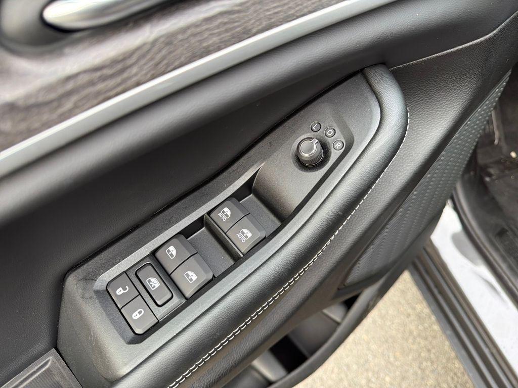 new 2025 Jeep Grand Cherokee car, priced at $47,561