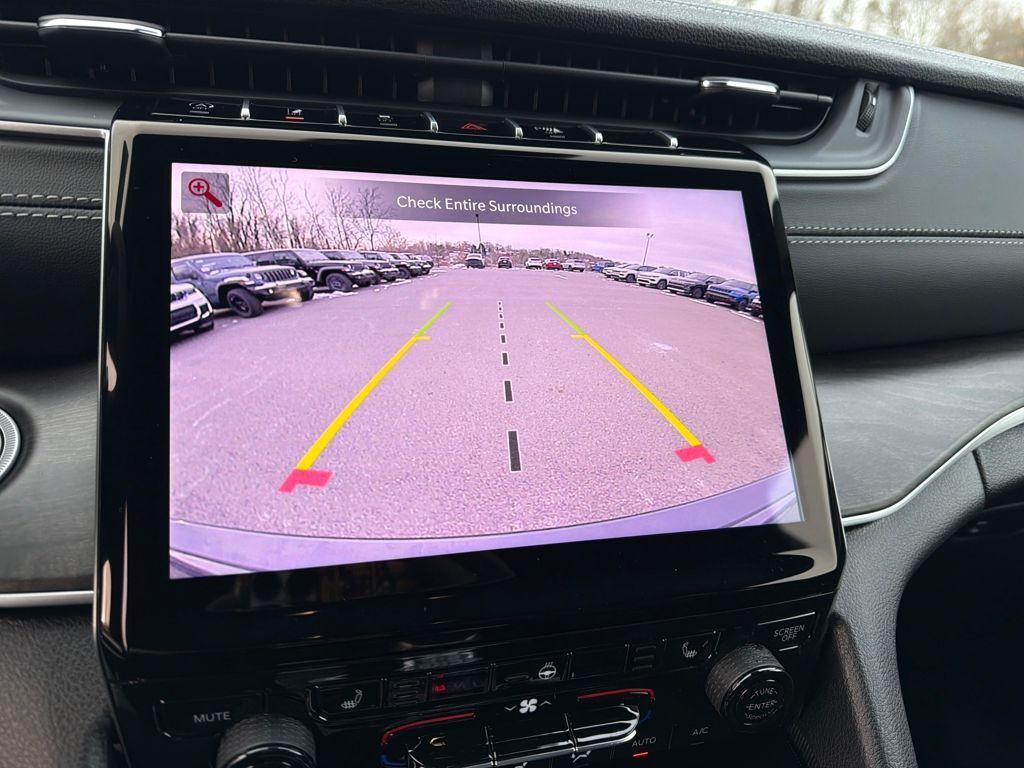 new 2025 Jeep Grand Cherokee car, priced at $47,561