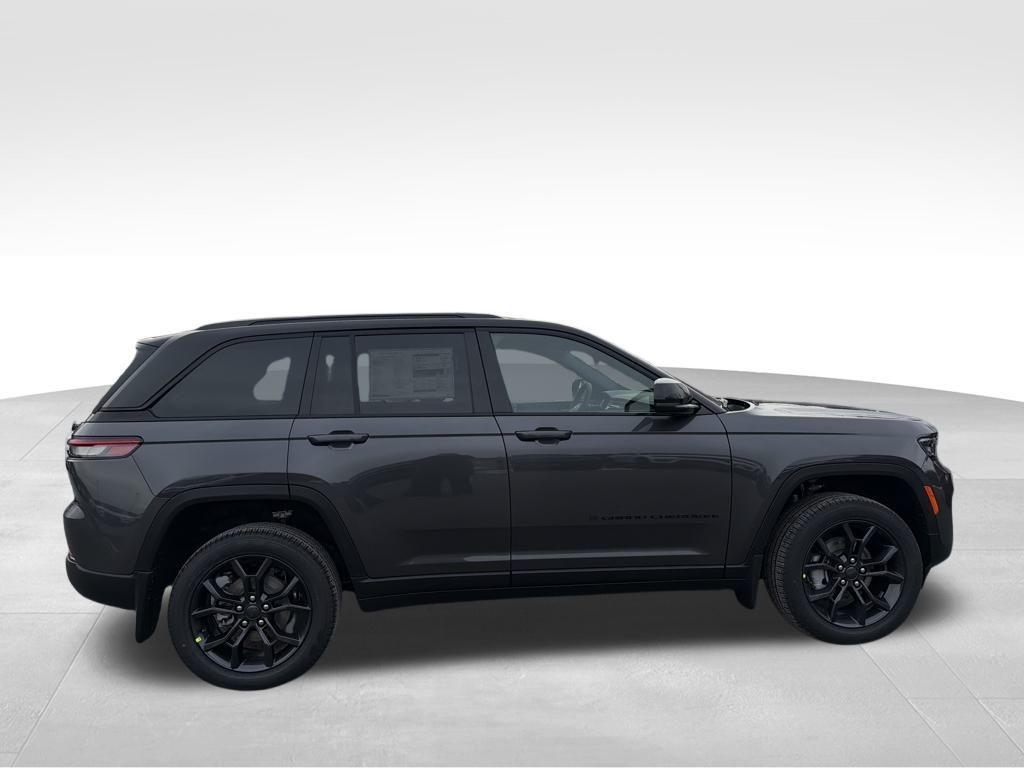 new 2025 Jeep Grand Cherokee car, priced at $47,561