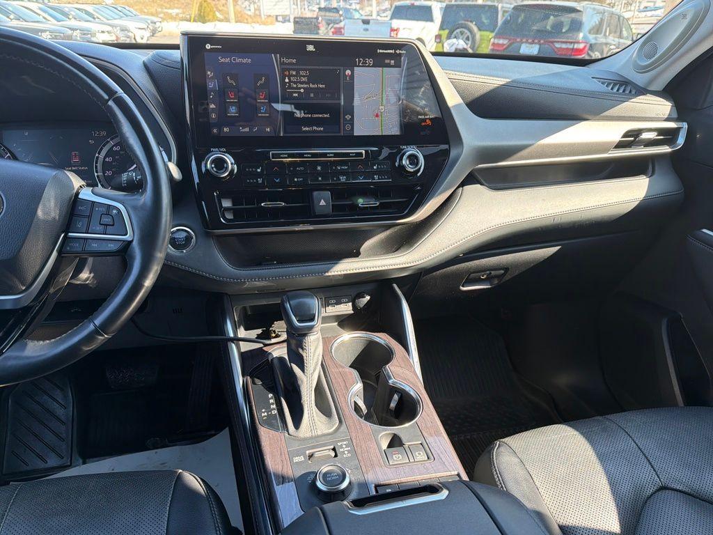 used 2022 Toyota Highlander car, priced at $33,000