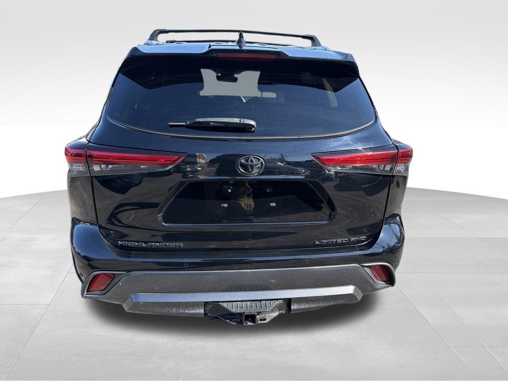 used 2022 Toyota Highlander car, priced at $33,000