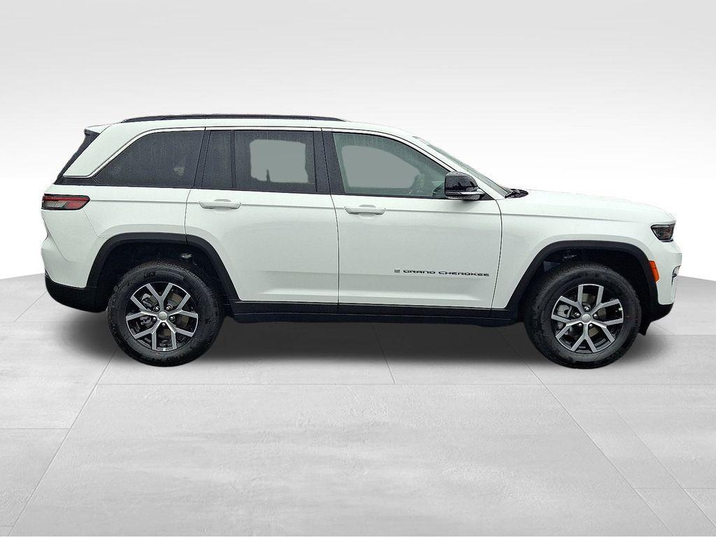 new 2025 Jeep Grand Cherokee car, priced at $46,618