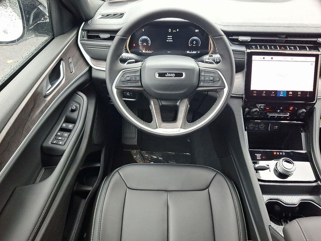 new 2025 Jeep Grand Cherokee car, priced at $46,618