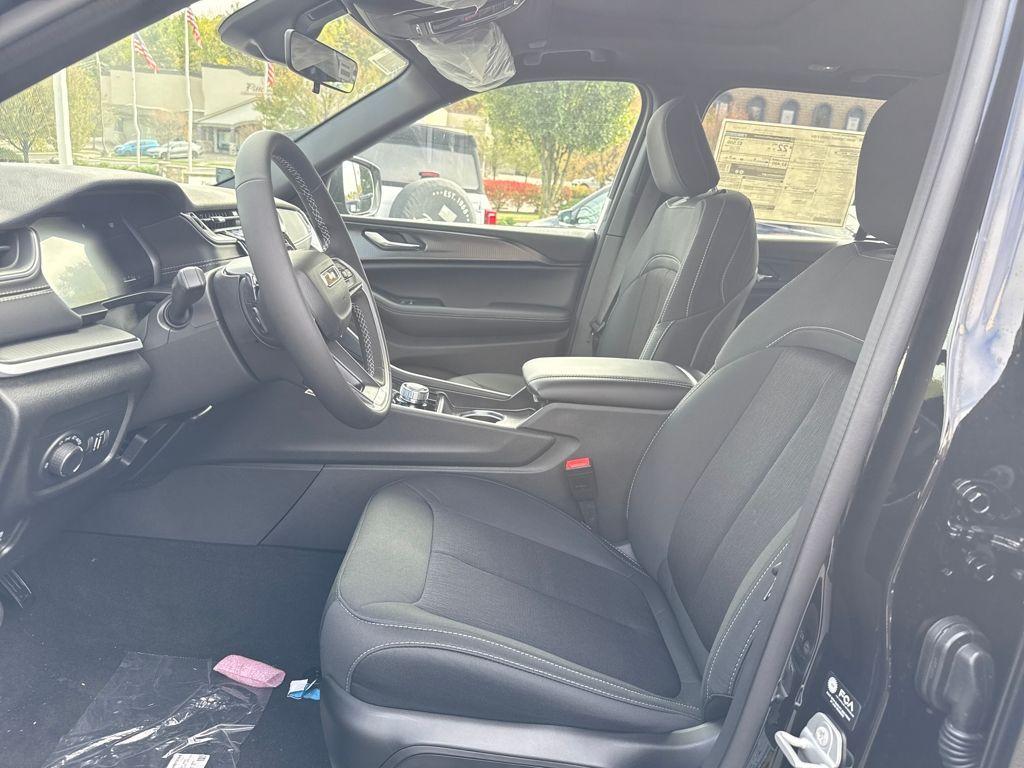 new 2025 Jeep Grand Cherokee car, priced at $37,961