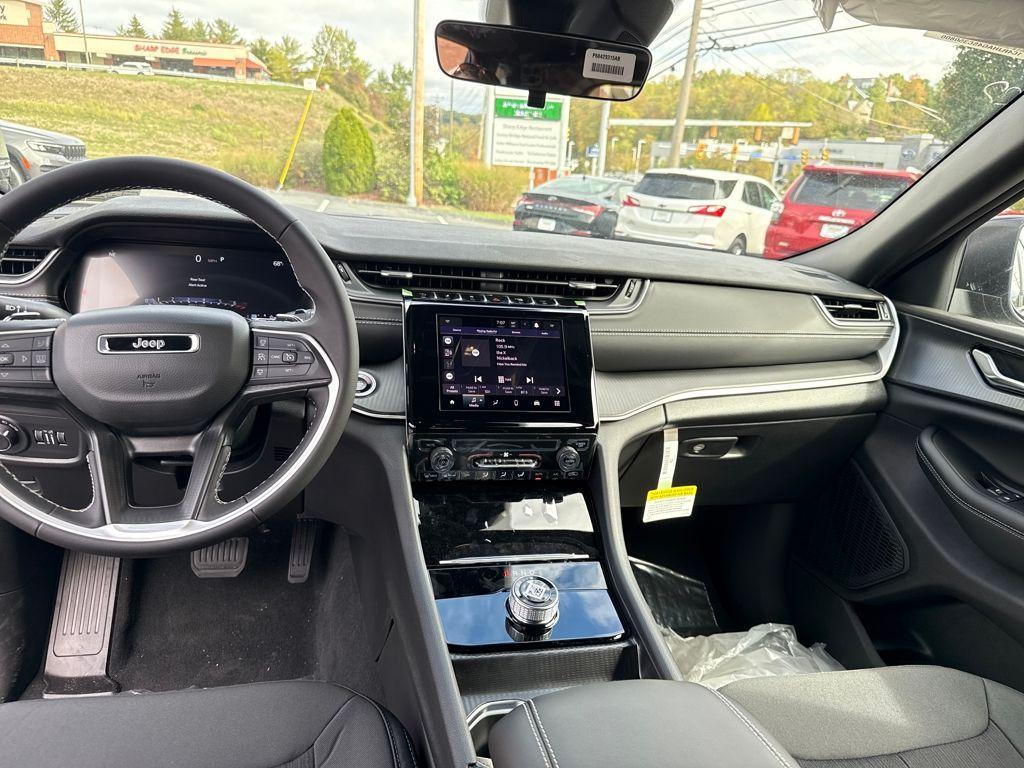 new 2025 Jeep Grand Cherokee car, priced at $37,961