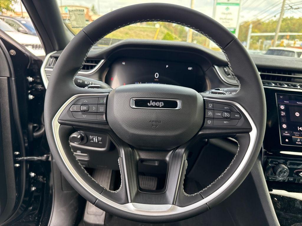 new 2025 Jeep Grand Cherokee car, priced at $37,961