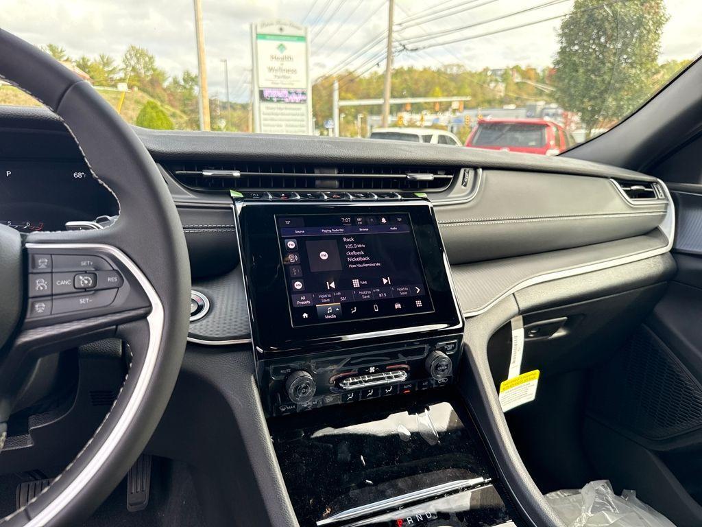 new 2025 Jeep Grand Cherokee car, priced at $37,961