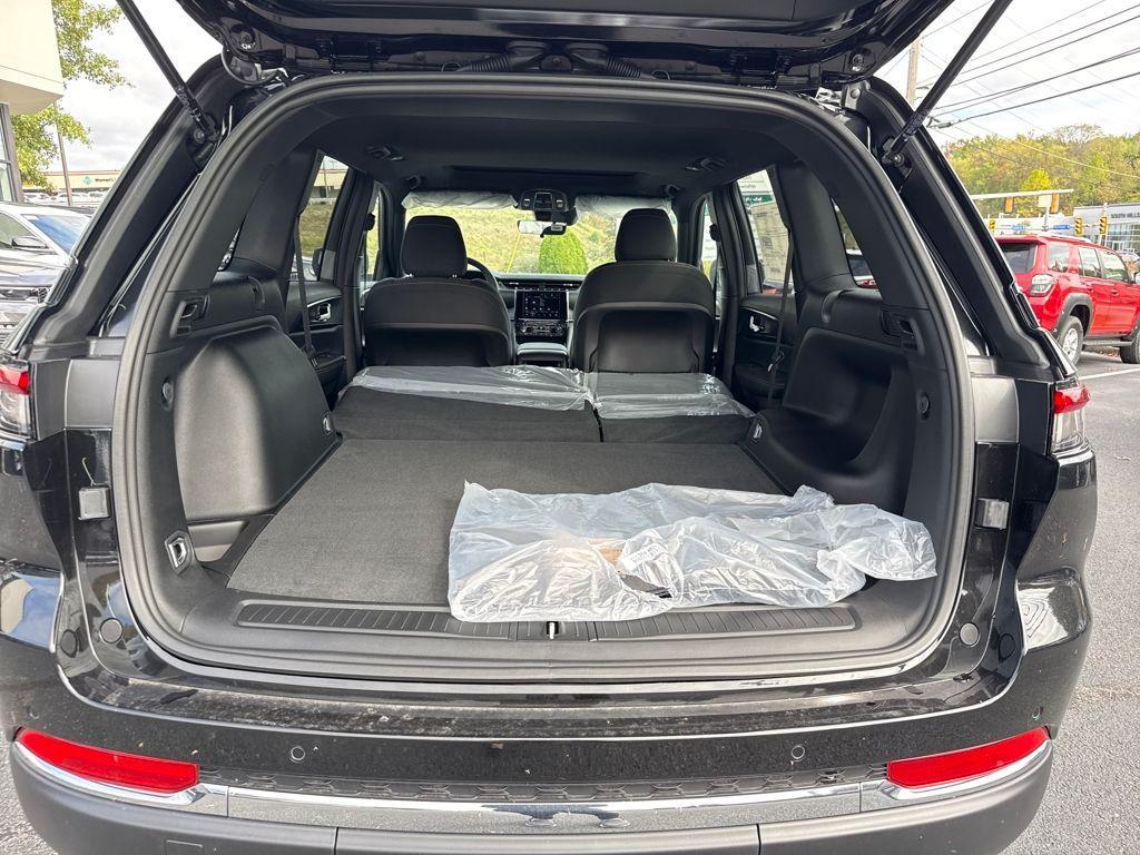 new 2025 Jeep Grand Cherokee car, priced at $37,961