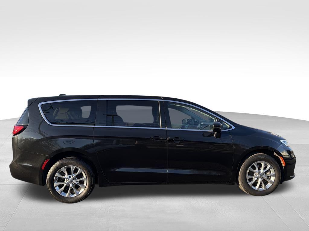 used 2023 Chrysler Pacifica car, priced at $27,900