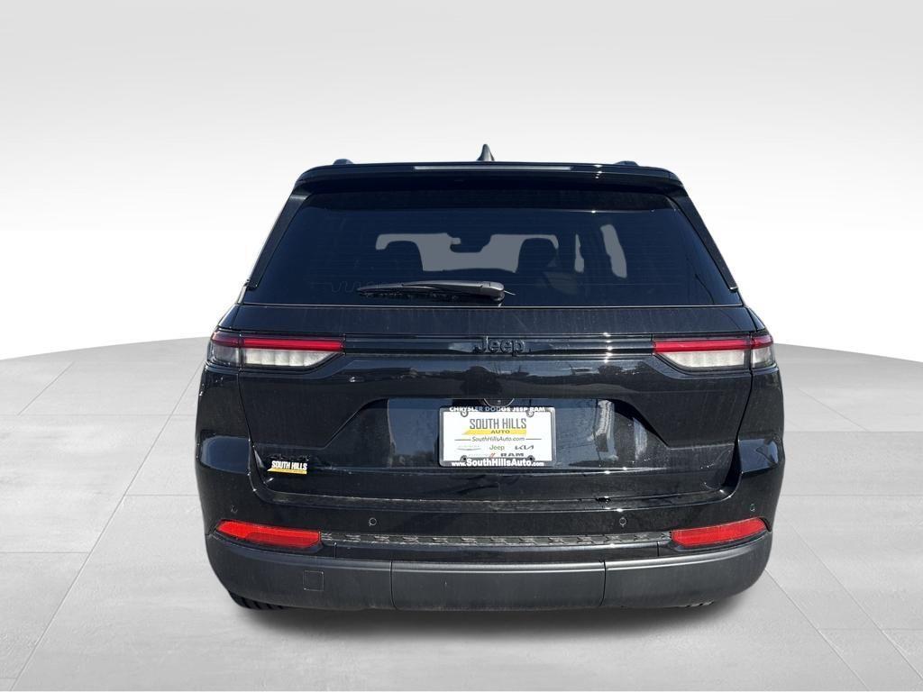 new 2025 Jeep Grand Cherokee car, priced at $41,997