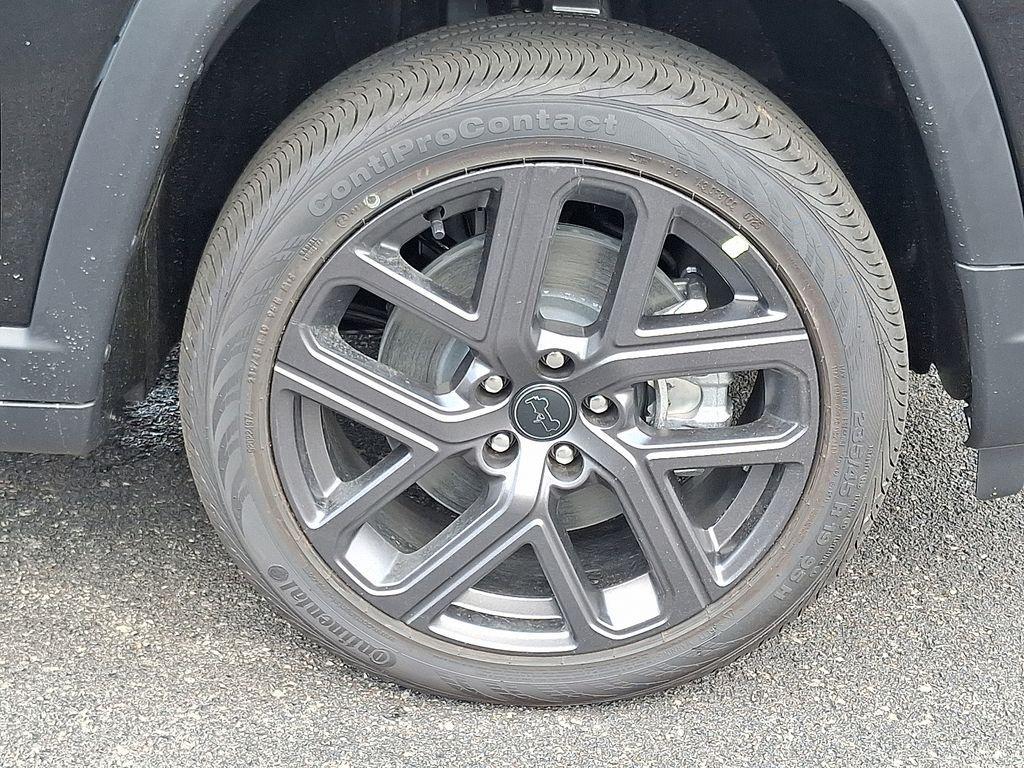 new 2025 Jeep Compass car, priced at $33,075