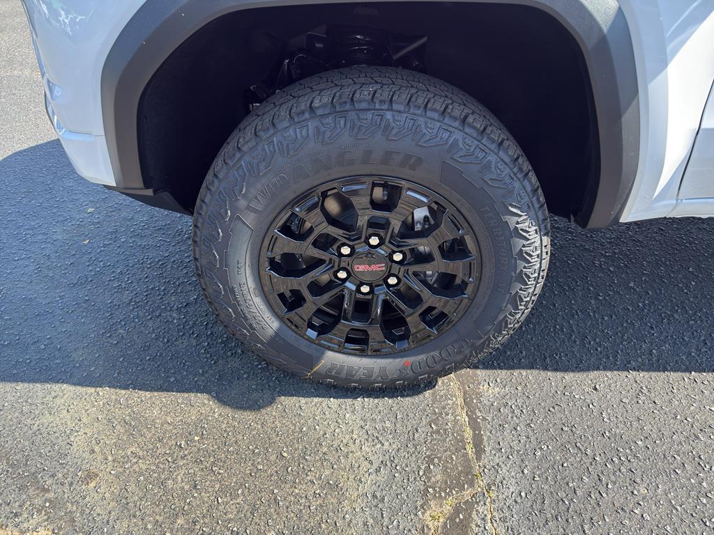 new 2026 GMC Canyon car, priced at $41,220