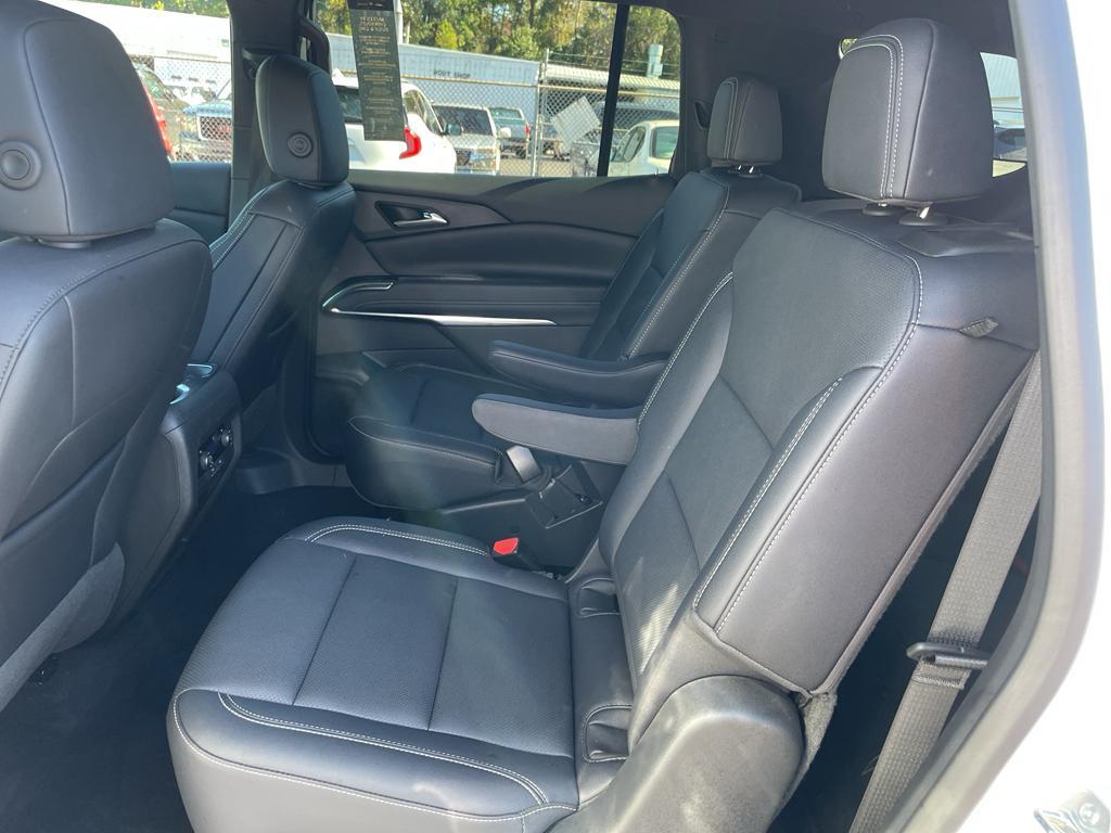 used 2025 Chevrolet Traverse car, priced at $37,996