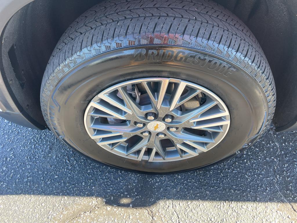 used 2025 Chevrolet Traverse car, priced at $37,996