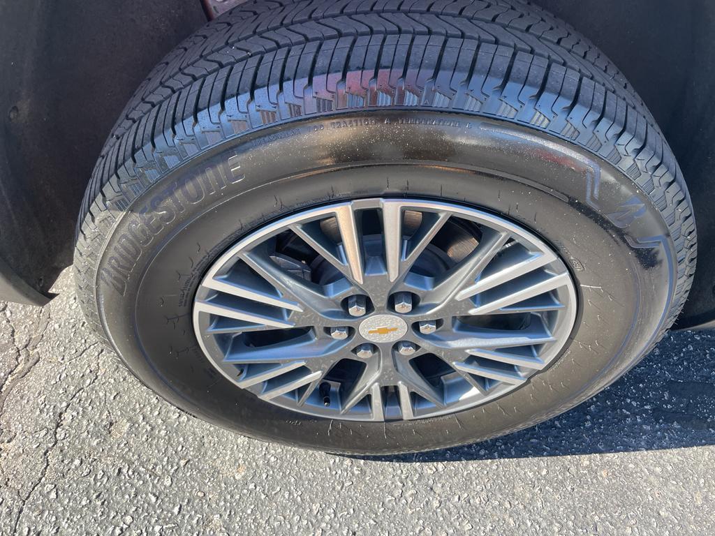 used 2025 Chevrolet Traverse car, priced at $37,996