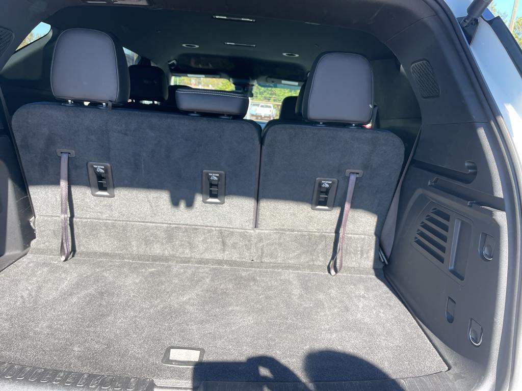 used 2025 Chevrolet Traverse car, priced at $37,996