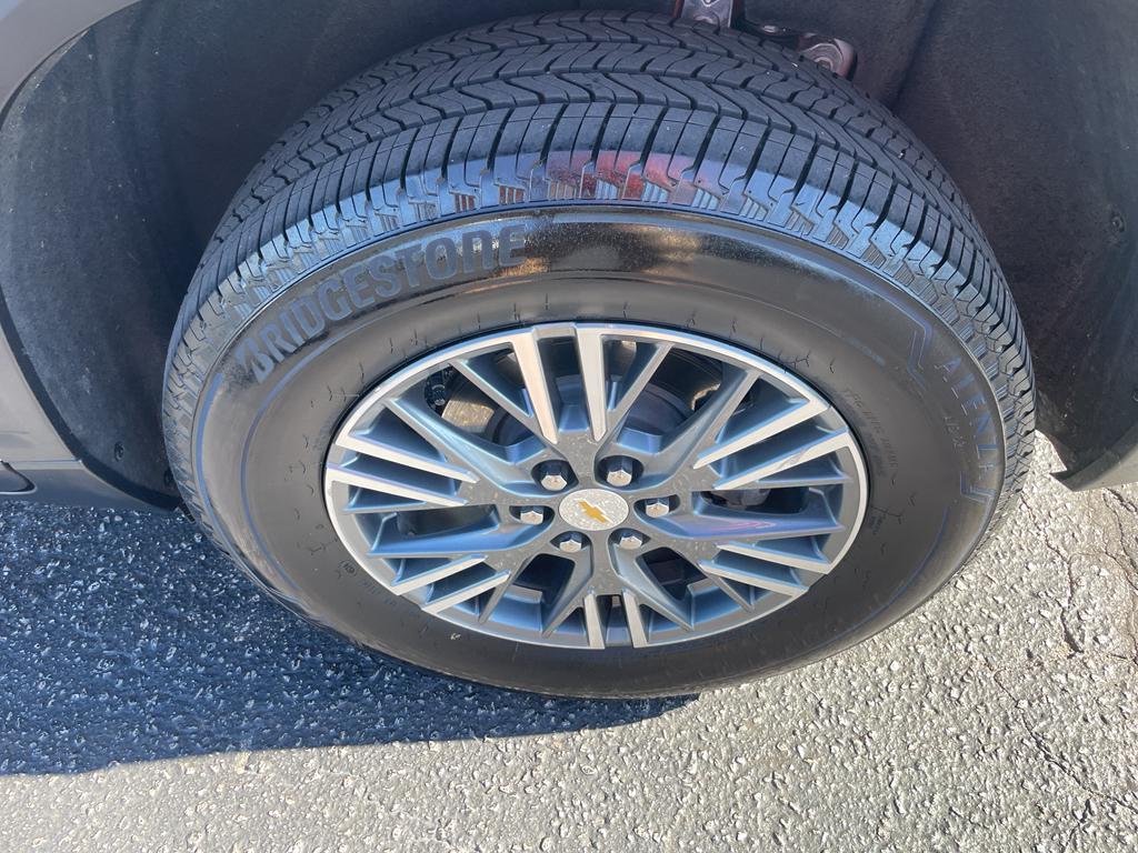 used 2025 Chevrolet Traverse car, priced at $37,996