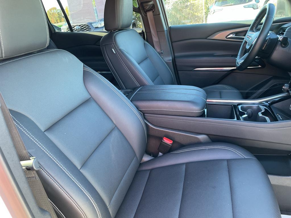 used 2025 Chevrolet Traverse car, priced at $37,996