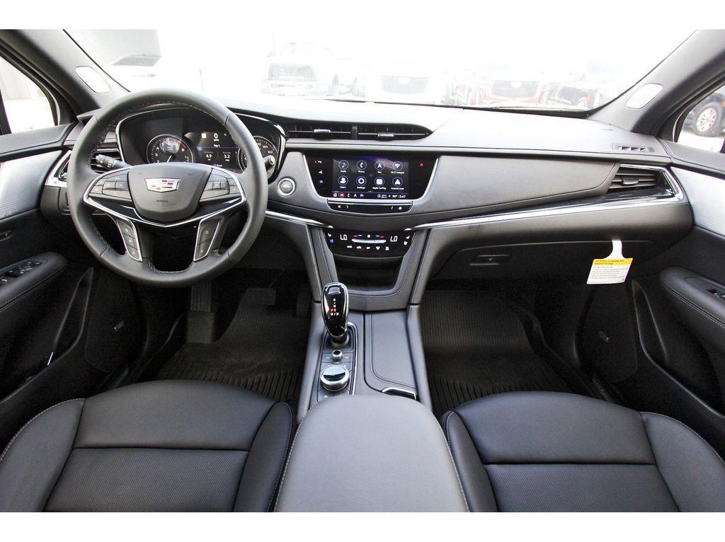 new 2025 Cadillac XT5 car, priced at $55,690