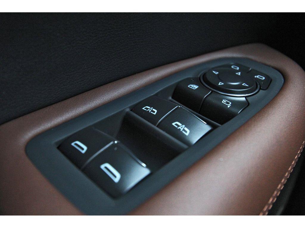 new 2025 Cadillac XT5 car, priced at $47,735