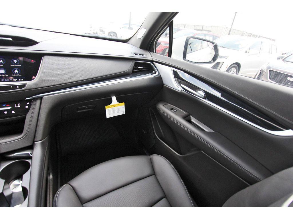 new 2025 Cadillac XT5 car, priced at $56,290